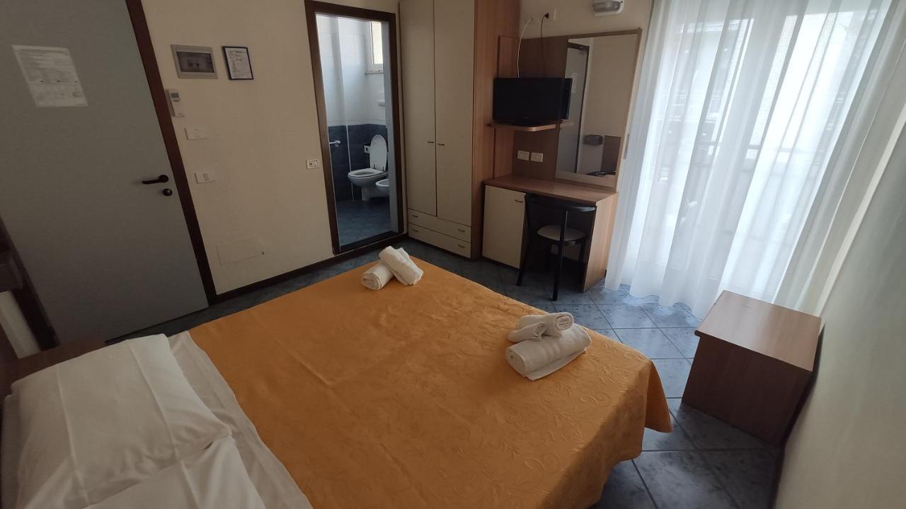 Hotel Corona Rimini Zewnętrze zdjęcie